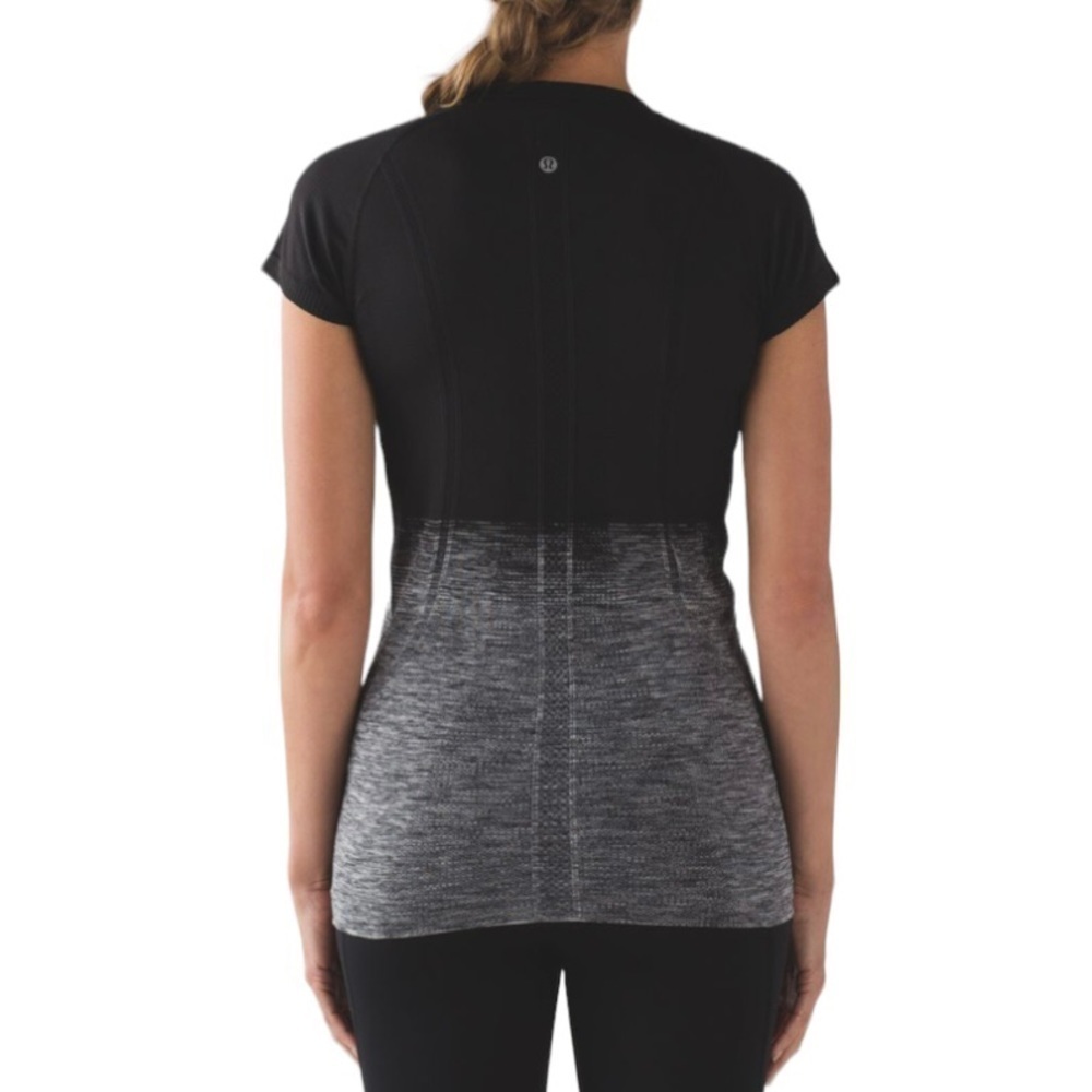 Lululemon Swiftly Tech Short Sleeve Crew
White / Black size 6